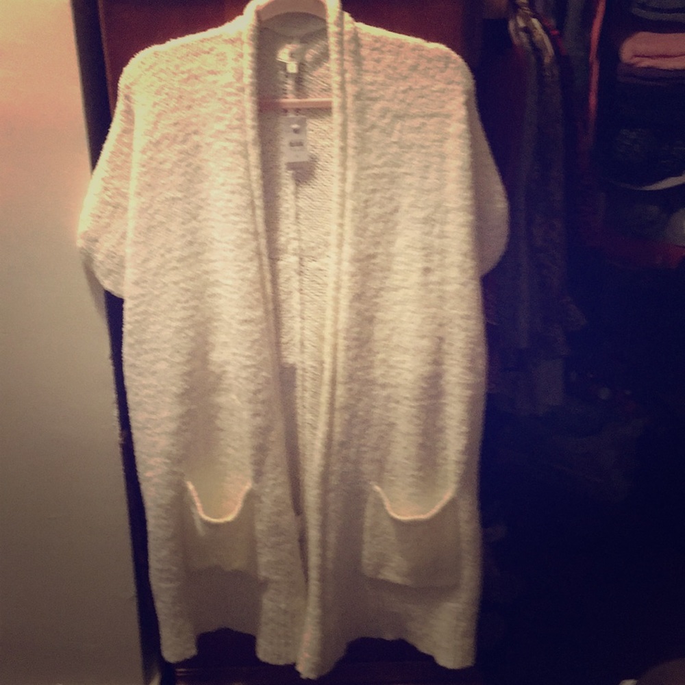 Short sleeve sweater
